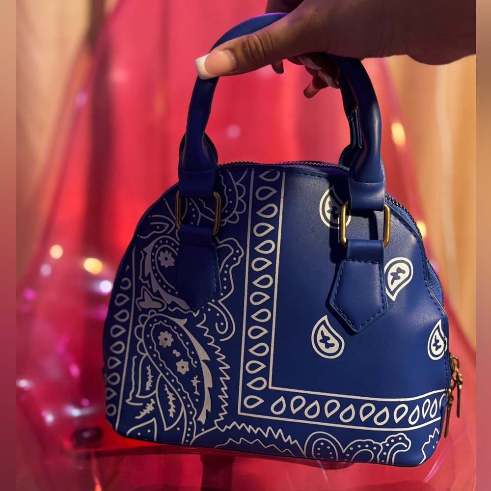 Gorgeous Blue Bandana Print handbag💙 perfect condition, super cute! - Picture 3 of 10